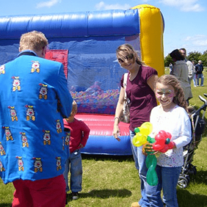 childrens entertainer hire near me